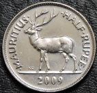 1/2 рупии 2009 Маврикий. Олень. F-XF. На фото образец.