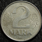 2 марки 1975 Германия ГДР. Монета продается в единственном экземпляре, изображенном на фото.