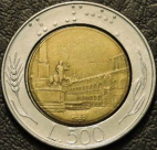 500 лир 1989 Италия. Монеты из обращения. На фото образец. На монете изображен дворец, построенный в 16 веке на Квиринальском холме в Риме.