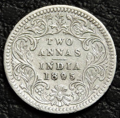 2 анны 1895 Британская Индия. Серебро. Монета продается в единственном экземпляре, изображенном на фото.