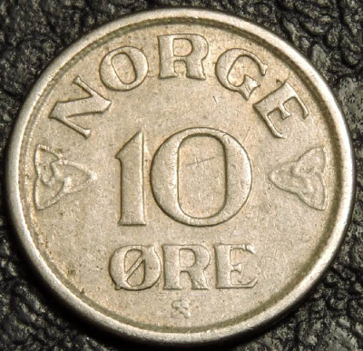 10 эре 1951 Норвегия. Монета продается в единственном экземпляре, изображенном на фото.
