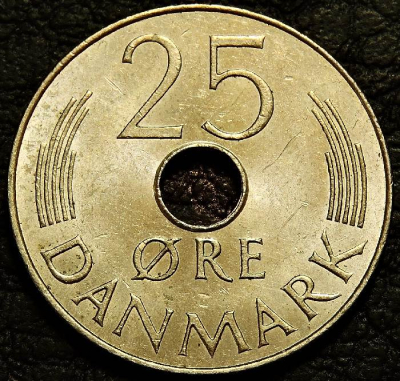 25 эре 1983 Дания. Монета продается в единственном экземпляре, изображенном на фото.